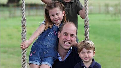 Prinz William zusammen mit seinen Kindern George, Charlotte und Louis (r.)