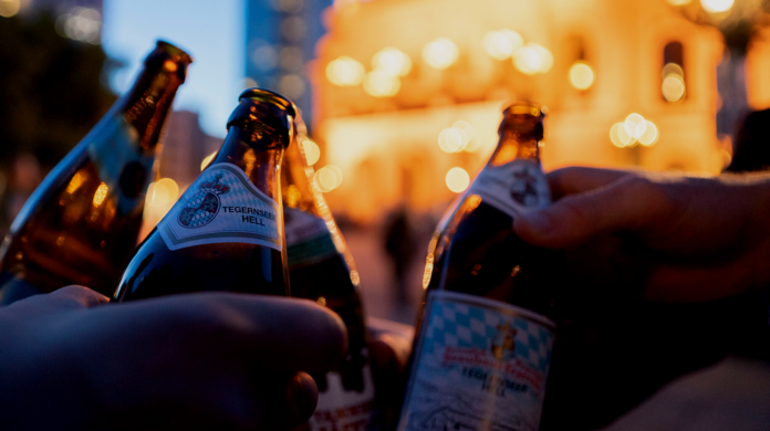 Die Polizei löst am Wochenende gleich mehrere Outdoor-Partys auf. (Symbolbild)