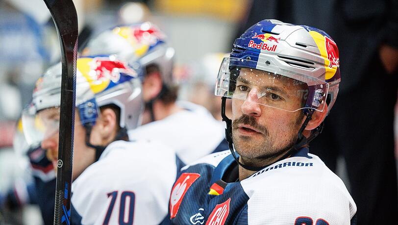 Yannic Seidenberg verfolgt ein Spiel.
