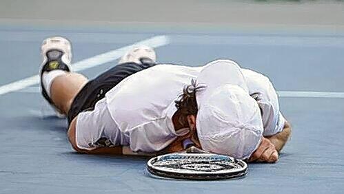 Tommy Haas am Boden: Deutschlands Tennis-Ass wurde an der Hüfte operiert. Tommy Haas am Boden: Deutschlands Tennis-Ass wurde an der Hüfte operiert.