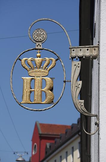 Matt und glänzend: am Hofbräuhaus am Platzl.