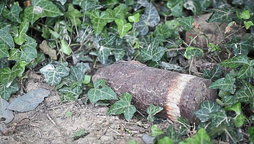 Ein Mann hat eine Panzergranate entdeckt. (Archivbild)