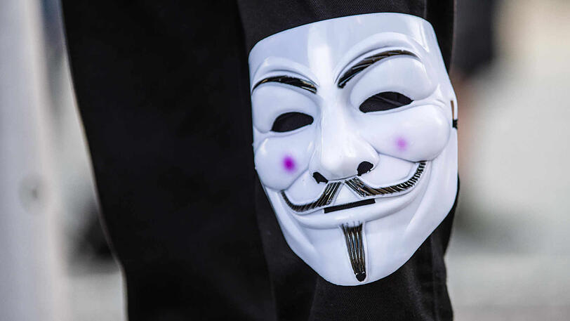 Der Verdächtige war mit einer solchen Maske unterwegs. (Archivbild)
