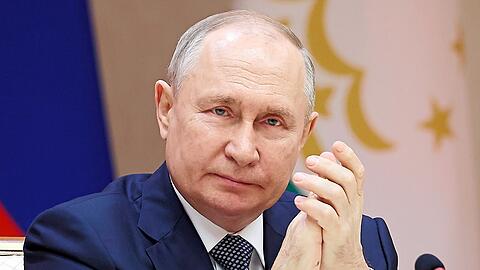"Er wird die Wahlen in den USA abwarten", sagt Politologe Masala über Kreml-Chef Wladimir Putin.