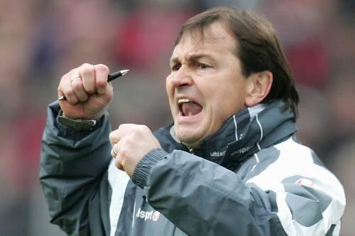 Ewald Lienen: Übernimmt er schon heute bei den Löwen?