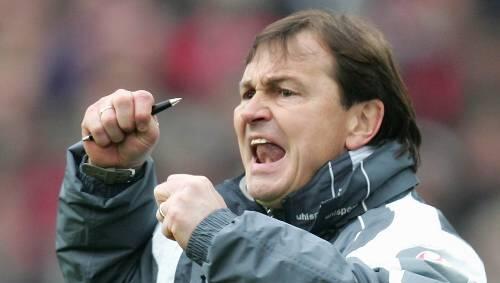Ewald Lienen: Übernimmt er schon heute bei den Löwen? Ewald Lienen: Übernimmt er schon heute bei den Löwen?