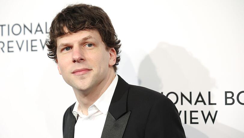 In "The Social Network" spielte Jesse Eisenberg nach Ansicht vieler die Rolle seines Lebens. Dennoch weigerte er sich, für die Fortsetzung "The Social Network" erneut den Facebook-Gründer Mark Zuckerberg zu spielen. In "The Social Network" spielte Jesse Eisenberg nach Ansicht vieler die Rolle seines Lebens. Dennoch weigerte er sich, für die Fortsetzung "The Social Network" erneut den Facebook-Gründer Mark Zuckerberg zu spielen.