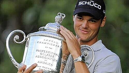 Martin Kaymer mit dem Pokal für seinen ersten Majorsieg bei der US-PGA-Tour in Kohler. Martin Kaymer mit dem Pokal für seinen ersten Majorsieg bei der US-PGA-Tour in Kohler.