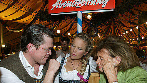 Stephanie zu Guttenberg (M.), hier mit Ehemann Karl-Theodor und Charlotte Knobloch am AZ-Wiesn-Stammtisch, wird wohl nur heuer am Nockherberg derbleckt. Stephanie zu Guttenberg (M.), hier mit Ehemann Karl-Theodor und Charlotte Knobloch am AZ-Wiesn-Stammtisch, wird wohl nur heuer am Nockherberg derbleckt.