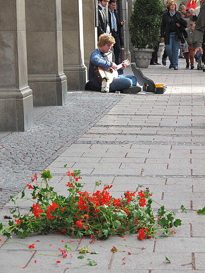 Blumen für den Musiker.