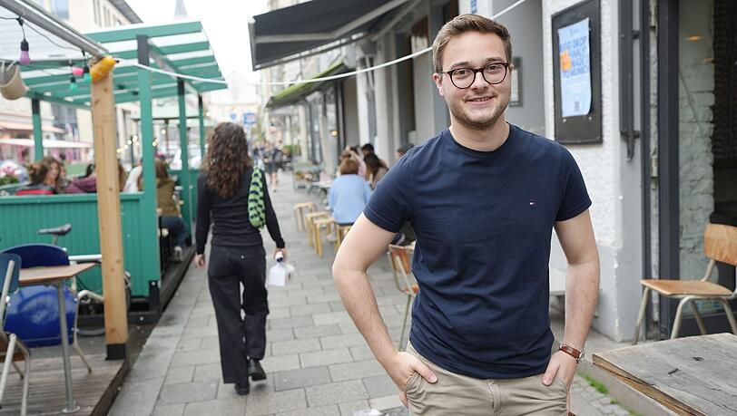Nicolas Inzelmann (31):  "Ich bin Anwohner in der Schellingstraße und denke, auf 95 Prozent der Fläche in Deutschland kann man gut schlafen. Wenn jemand mit dem Lifestyle in der Maxvorstadt nicht zurechtkommt, könnte er sich auch eine andere Nachbarschaft suchen.“