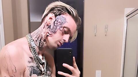 Aaron Carter zeigt sein neues Tattoo
