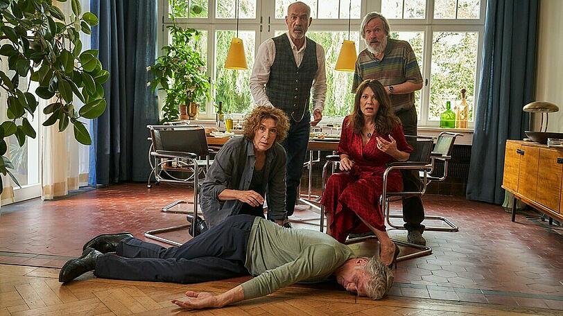 Wohin nur mit dem Toten? Staraufgebot bei der neuen Miniserie "Unter Freunden stirbt man nicht"
