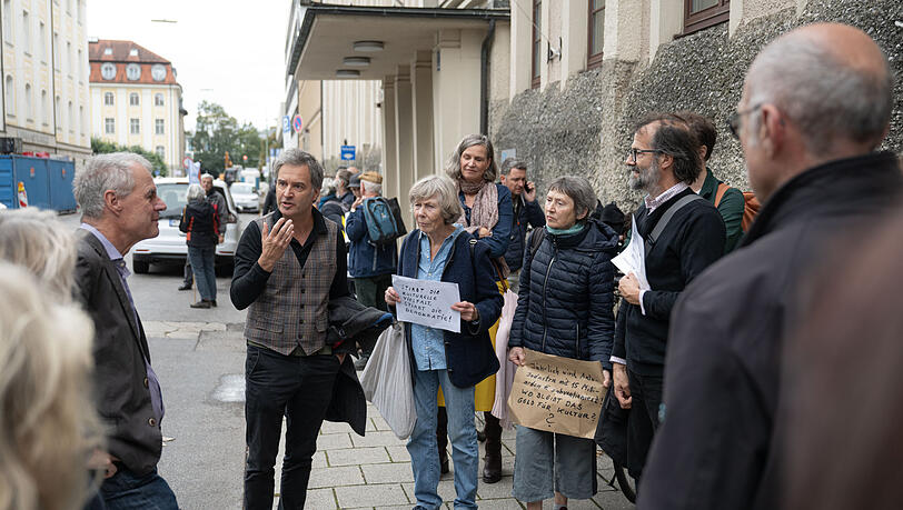 Demonstranten vor dem BR-Funkhaus.