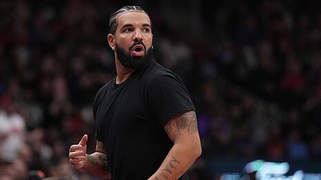 Rapper Drake macht h&auml;ufig bei Sportwetten mit und verliert dabei seit Jahren immer wieder hohe Summen.