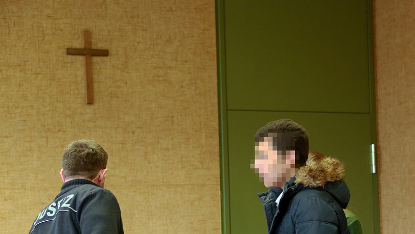 Valeri A. hat den Missbrauch einer 11-Jährigen gestanden. Er muss zwei Jahre und acht Monate ins Gefängnis. Valeri A. hat den Missbrauch einer 11-Jährigen gestanden. Er muss zwei Jahre und acht Monate ins Gefängnis.