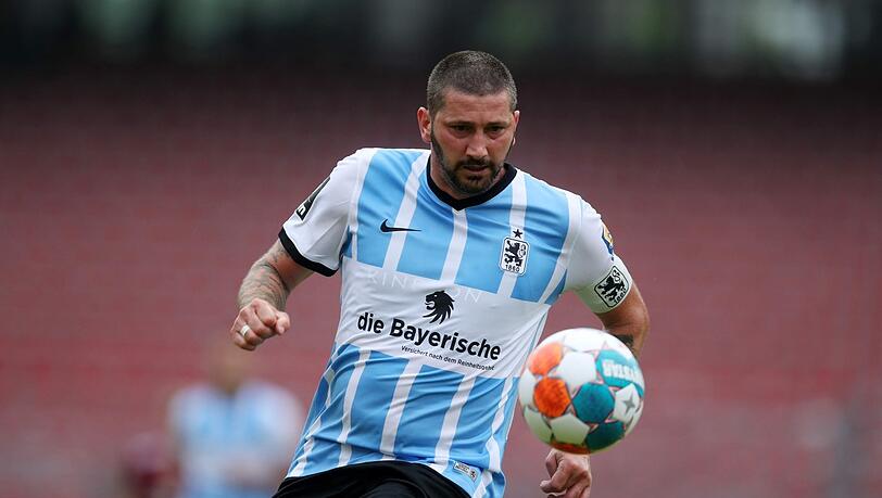 Will auch im neuen Heimtrikot und in der neuen Saison wieder für Furore sorgen und im dritten Anlauf endlich den Aufstieg packen: Sascha Mölders, Spielführer des TSV 1860.