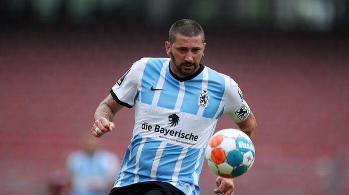 Will auch im neuen Heimtrikot und in der neuen Saison wieder für Furore sorgen und im dritten Anlauf endlich den Aufstieg packen: Sascha Mölders, Spielführer des TSV 1860.