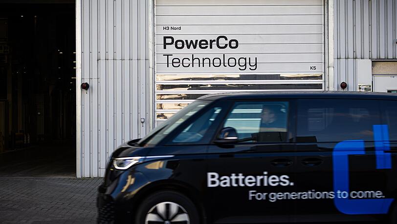 In Salzgitter ist im ersten Werk der Batterietochter PowerCo offiziell die Produktion angelaufen.