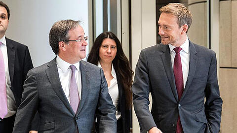 Der CDU-Landesvorsitzende Armin Laschet und der FDP-Vorsitzende Christian Lindner sind im Gespräch.