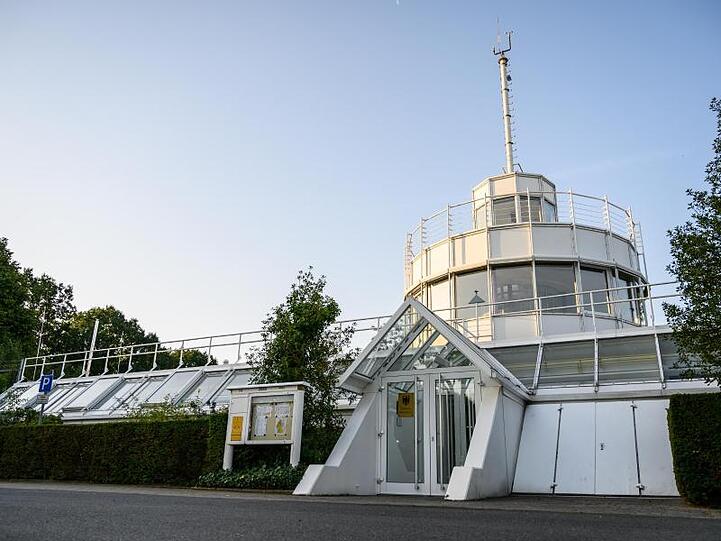 Der DWD hat die Verlegung seiner Wetterstation in Lingen und die Prüfung der dortigen Temperaturmessung angekündigt.