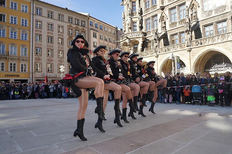 1200 verkleidete und bestgelaunte Faschingswütige liefen beim Umzug durch die Münchner Innenstadt mit. Die Bilder.