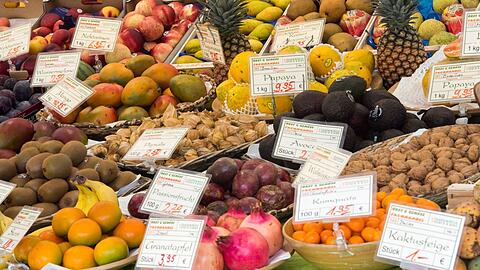 Frisches Obst und Gemüse soll es zukünftig auf einem festen Lebensmittelmarkt im Münchner Süden geben. (Symbolbild)