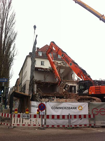 Irgendwie surreal sieht das halb abgebröckelte Haus aus.