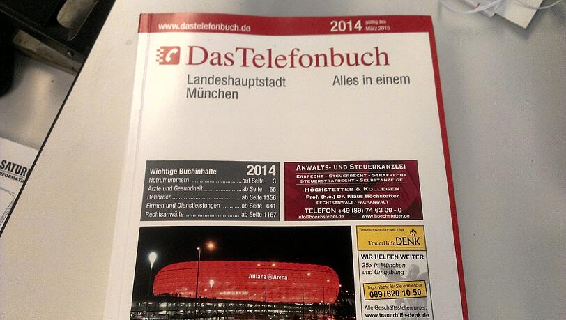 Das Münchner Telefonbuch für 2014 - darauf prangt die hell erleuchtete Allianz Arena... Das Münchner Telefonbuch für 2014 - darauf prangt die hell erleuchtete Allianz Arena...