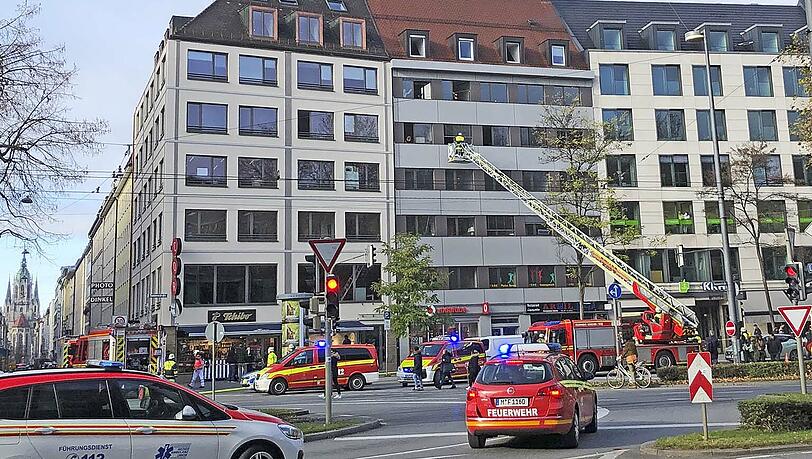 Die Feuerwehr war mit zwei Löschzügen vor Ort. Die Feuerwehr war mit zwei Löschzügen vor Ort.
