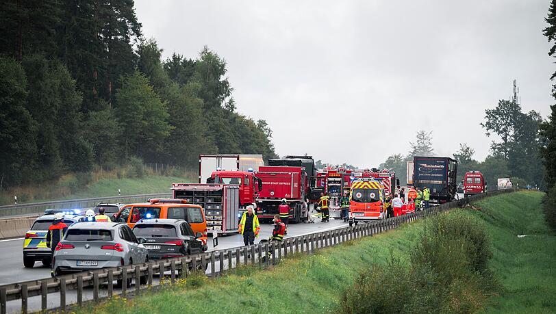 Nach dem Lkw-Brand gab es eine Sperrung. Nach dem Lkw-Brand gab es eine Sperrung.