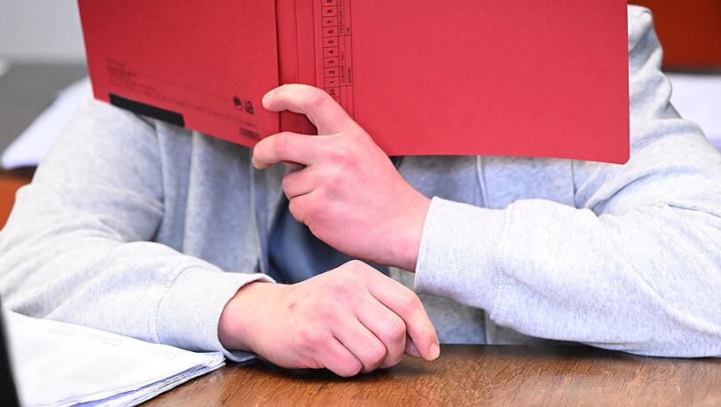 Der 24 Jahre alte Angeklagte soll seine Großmutter ermordet haben. (Archivfoto) Der 24 Jahre alte Angeklagte soll seine Großmutter ermordet haben. (Archivfoto)