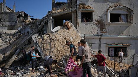 Pal&auml;stinenser am Ort eines israelischen Luftangriffs im Gazastreifen. (Archivbild)
