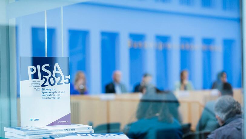 Deutschland schneidet in der Bildungsstudie Pisa so schlecht ab wie noch nie. Deutschland schneidet in der Bildungsstudie Pisa so schlecht ab wie noch nie.