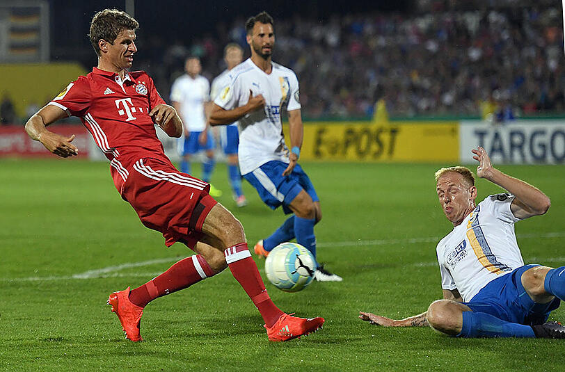 Thomas Müller, Note 2: Legte Lewandowskis 1:0 vor, war damit an acht der letzten zwölf Pokaltore der Bayern direkt beteiligt. Manchmal zu uneigennützig, hätte selbst treffen müssen.
