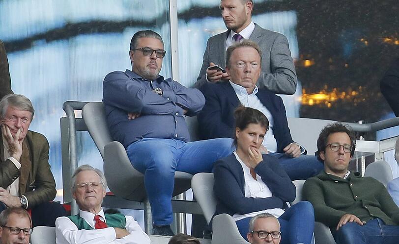 Bilder: Was macht der Löwen-Präsident beim Bayern Spiel?
