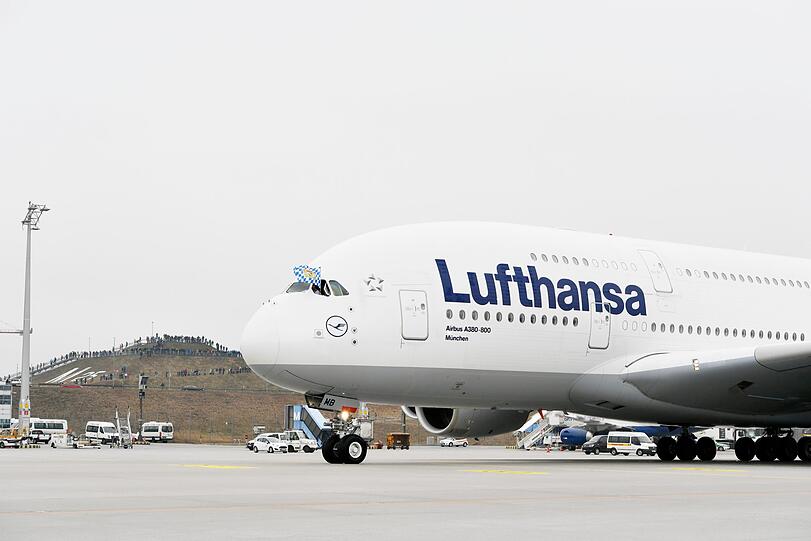 Hier landet der erste von fünf Neuzugängen am Münchner Flughafen: Airbus A380 "München".