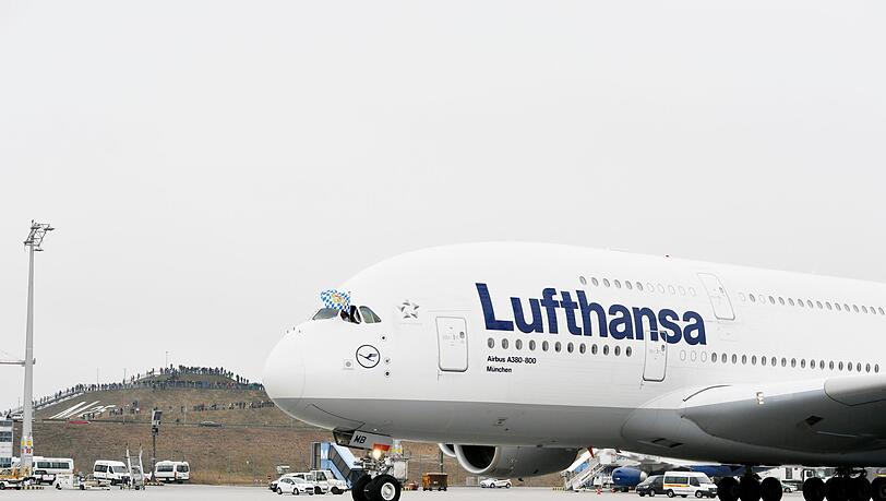 Hier landet der erste von fünf Neuzugängen am Münchner Flughafen: Airbus A380 "München". Hier landet der erste von fünf Neuzugängen am Münchner Flughafen: Airbus A380 "München".