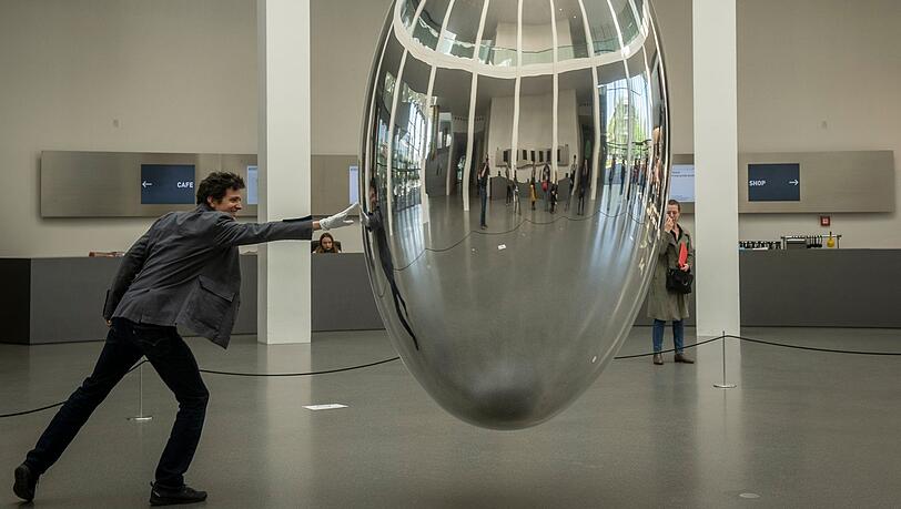 Ein Aufseher beginnt, das "Pendulum" anzuschieben. Ein Aufseher beginnt, das "Pendulum" anzuschieben.