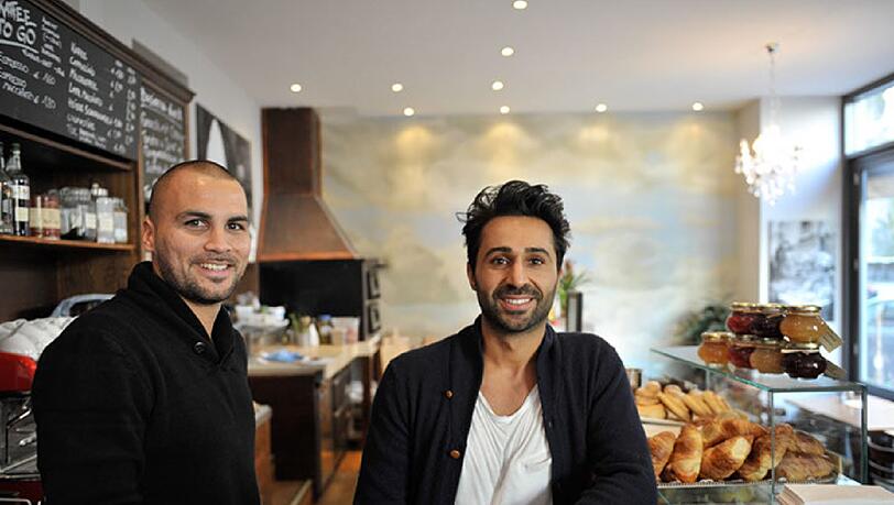 Andi Neumeyer (l.) und Ramazan Akgül haben sich auf dem Fußballplatz kennengelernt. Jetzt betreiben sie das "Hungrige Herz". Andi Neumeyer (l.) und Ramazan Akgül haben sich auf dem Fußballplatz kennengelernt. Jetzt betreiben sie das "Hungrige Herz".