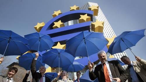 Mitarbeiter der Europäischen Zentralbank protestieren für mehr Mitbestimmung. Auch Sparer dürfen sich von der EZB benachteiligt fühlen. Mitarbeiter der Europäischen Zentralbank protestieren für mehr Mitbestimmung. Auch Sparer dürfen sich von der EZB benachteiligt fühlen.