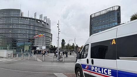 Mitglieder der ehemaligen ID-Fraktion sollen nach einem Parlamentsbericht in der vergangenen Legislaturperiode mindestens 4,3 Millionen Euro aus EU-Mitteln missbr&auml;uchlich verwendet haben.