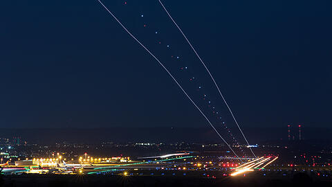 Die Deutsche Flugsicherung warnt vor einem "radikal zunehmendem Problem" durch Drohnen.