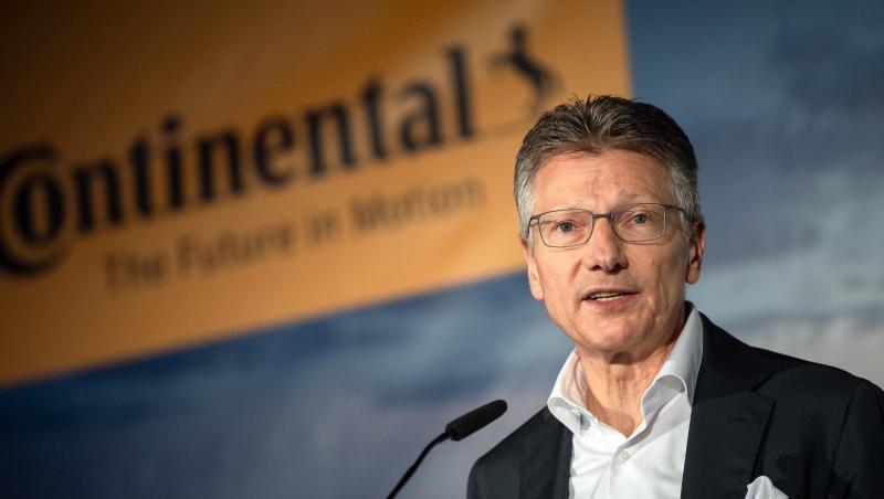 Continental-Vorstandschef Elmar Degenhart spricht beim Richtfest für die neue Continental-Unternehmenszentrale. Continental-Vorstandschef Elmar Degenhart spricht beim Richtfest für die neue Continental-Unternehmenszentrale.