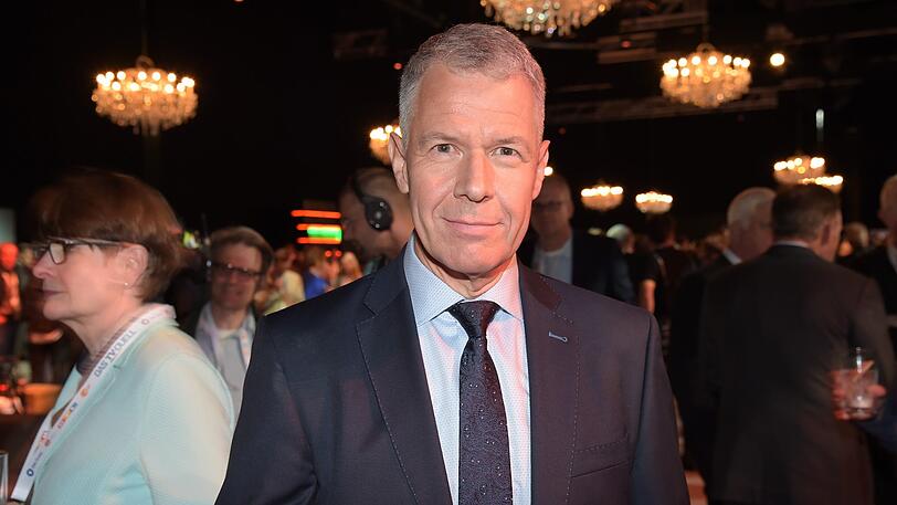 RTL-Anchorman Peter Kloeppel hat an der Georg-August-Universität Göttingen studiert und hat einen Abschluss als Diplom-Agraringenieur.