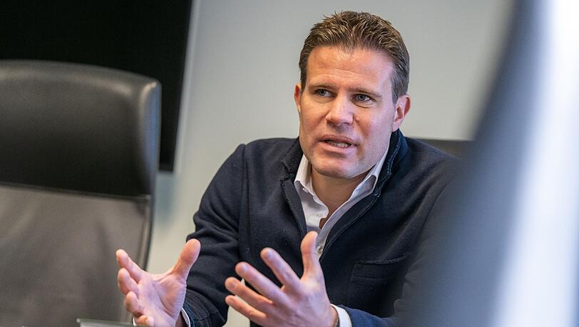 Der Schiedsrichter Felix Brych während eines Interviews mit der Deutschen Presse Agentur (dpa).