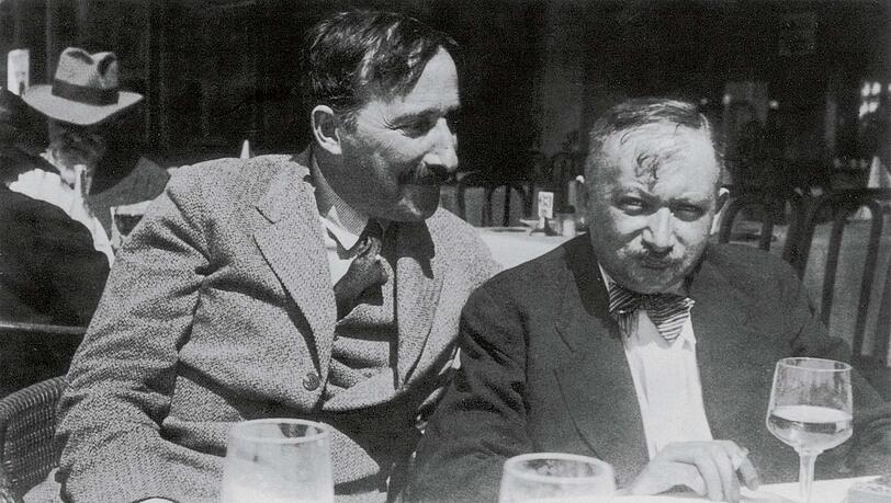 Stefan Zweit mit Joseph Roth (rechts) 1936 in Oostende. Stefan Zweit mit Joseph Roth (rechts) 1936 in Oostende.