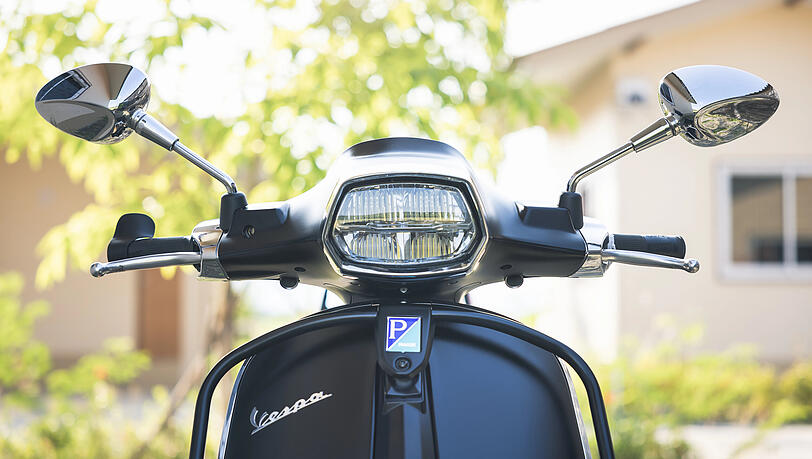 Wegen ihres klassischen Designs und der gemütlichen Fahrweise sind Vespas enorm beliebt unter Rollerfahrern. Wegen ihres klassischen Designs und der gemütlichen Fahrweise sind Vespas enorm beliebt unter Rollerfahrern.