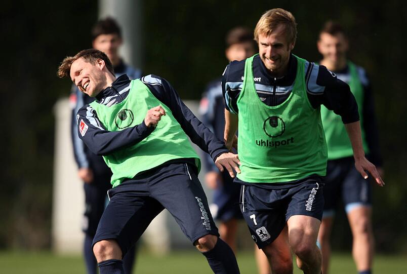 Gute Stimmung beim Trainingslager der Löwen in Belek. Eindrücke vom Gute-Laune-Training der Sechz?ger - zum Durchklicken.