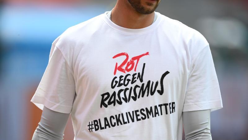 Der FC Bayern München setzt ein Zeichen im Kampf gegen Rassismus und für mehr Toleranz, Respekt und Menschlichkeit. Der FC Bayern München setzt ein Zeichen im Kampf gegen Rassismus und für mehr Toleranz, Respekt und Menschlichkeit.